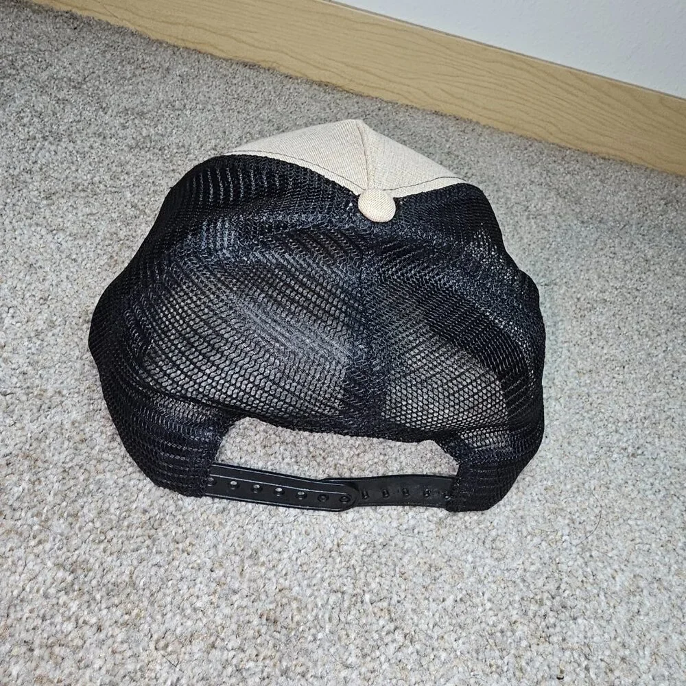 Snap back hat - Picture 2 of 2